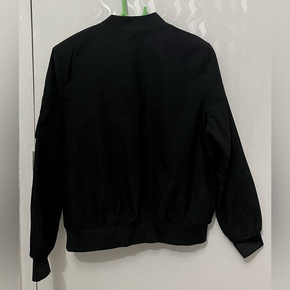 Korean bomber jacketš¤ ā¢Size:smallā¢fabric:polyester blend viscoseā¢Colour:Black - Picture 3 of 3